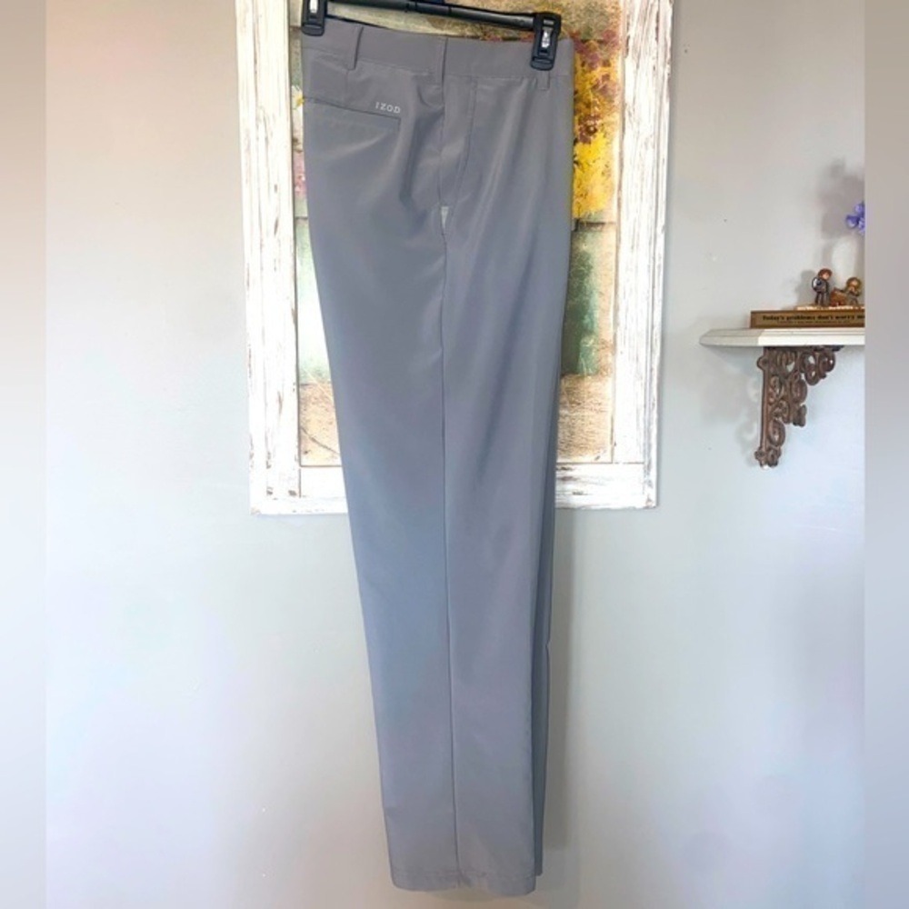 IZOD Lightweight Flat Front Casual Golf Pants Sz 33X32 Poly/Spandex Blend Gray